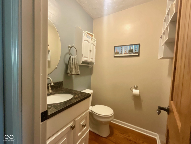 Listing Image 8