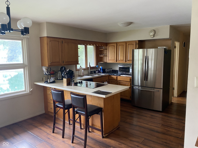 Listing Image 4