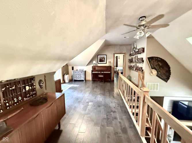 Listing Image 24