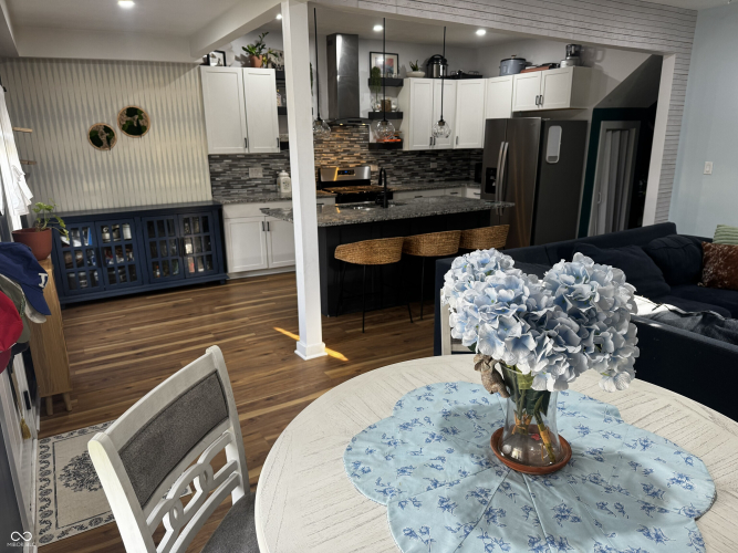 Listing Image 8