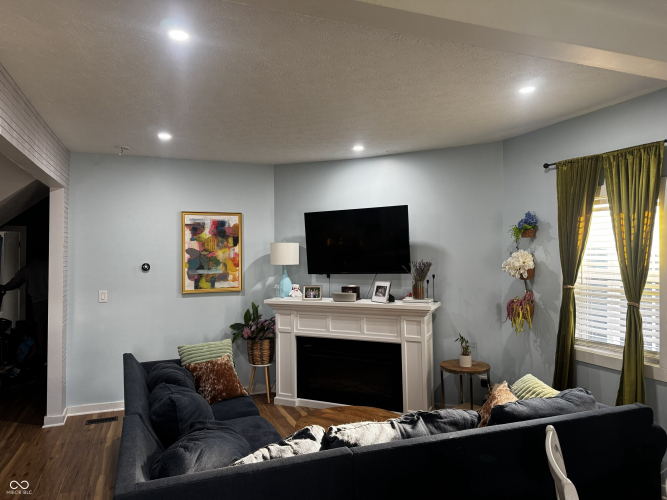 Listing Image 9