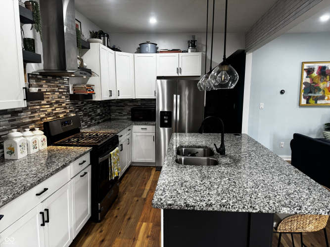 Listing Image 10