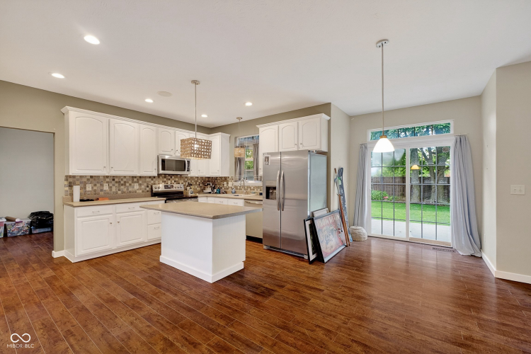 Listing Image 11