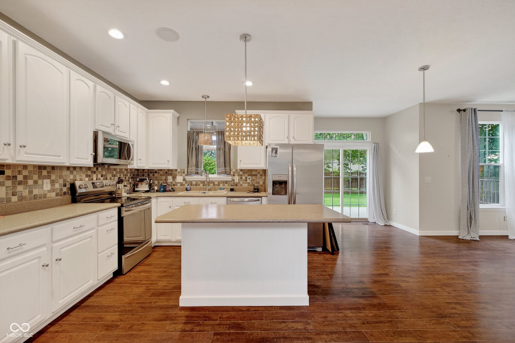 Listing Image 12