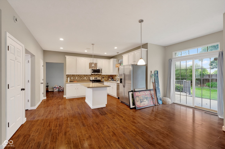 Listing Image 9