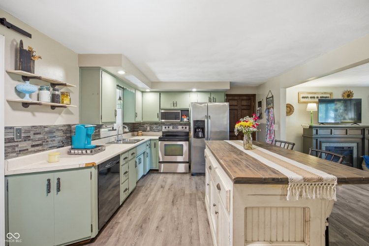 Listing Image 11