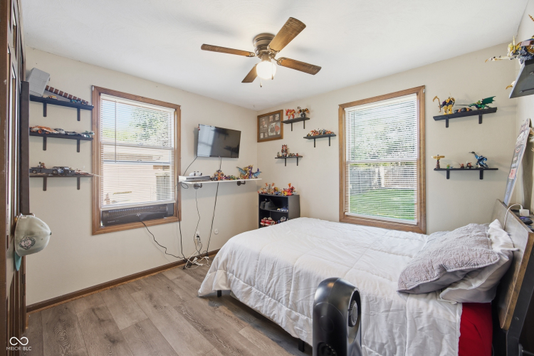 Listing Image 18