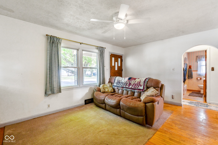 Listing Image 12