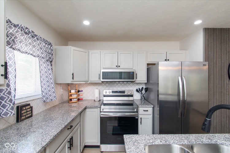 Listing Image 8