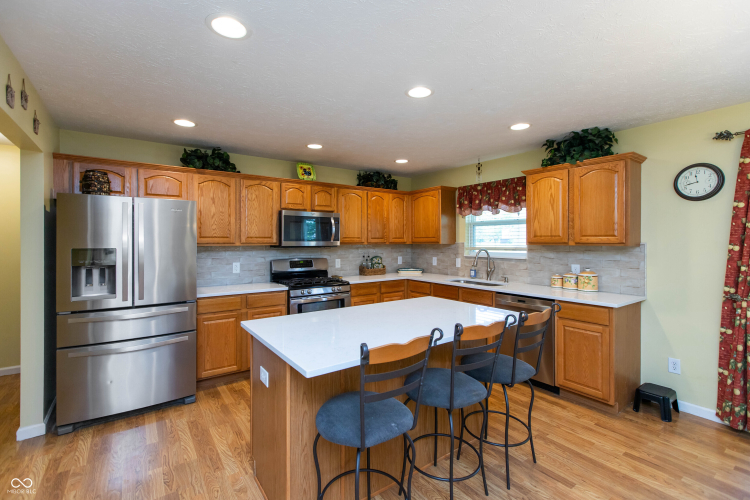 Listing Image 11
