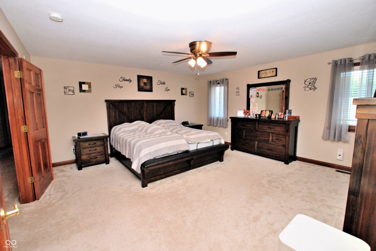 Listing Image 52