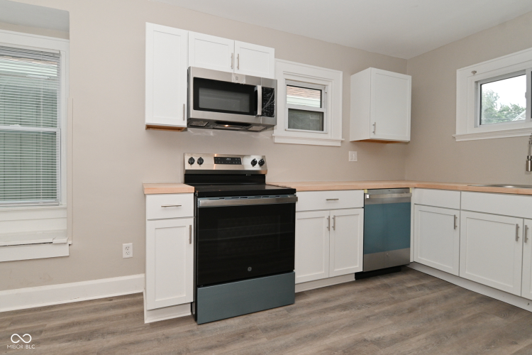 Listing Image 14