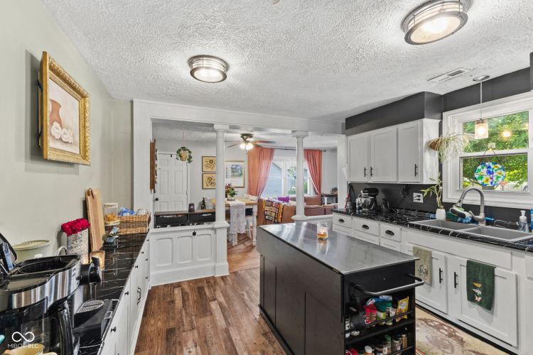 Listing Image 12