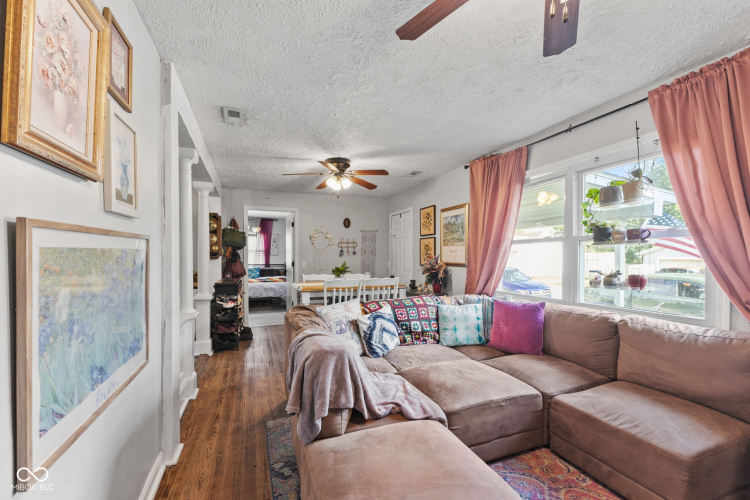Listing Image 9