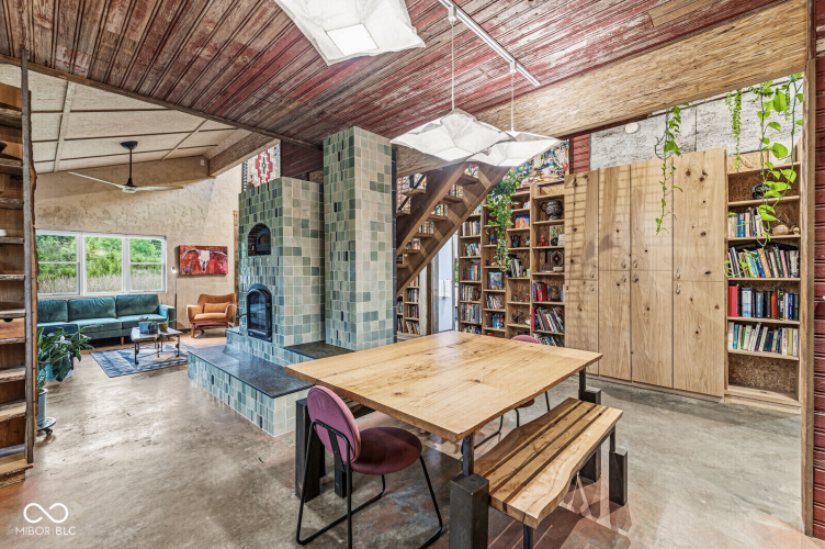 Listing Image 12