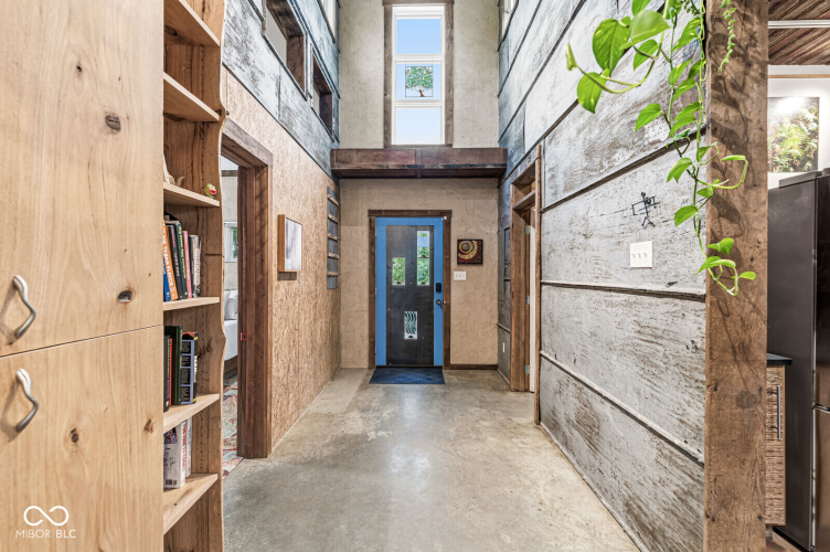 Listing Image 4