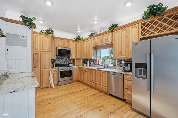Listing Image 11