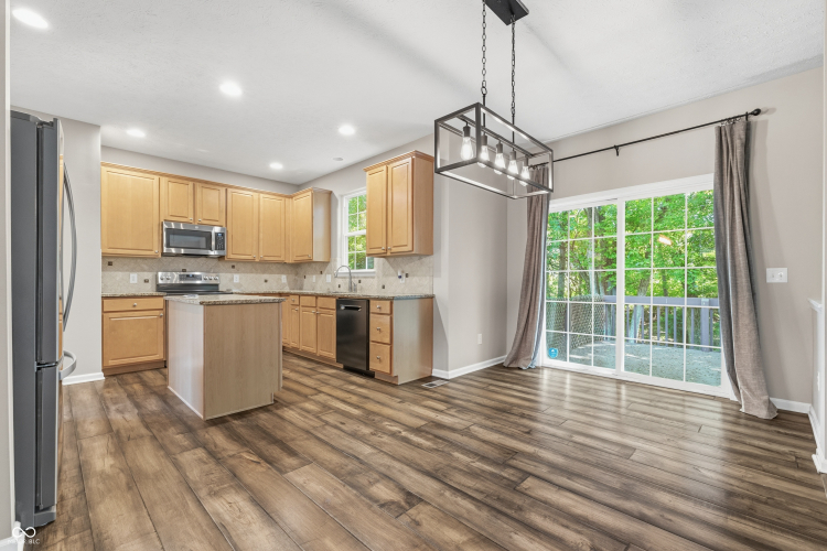 Listing Image 19