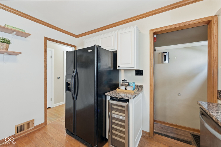 Listing Image 16