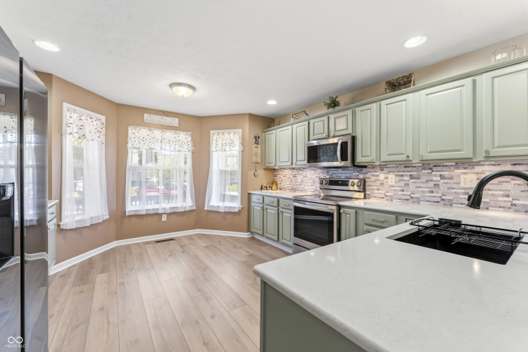 Listing Image 12