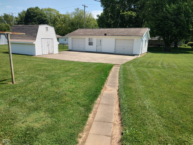 Listing Image 4