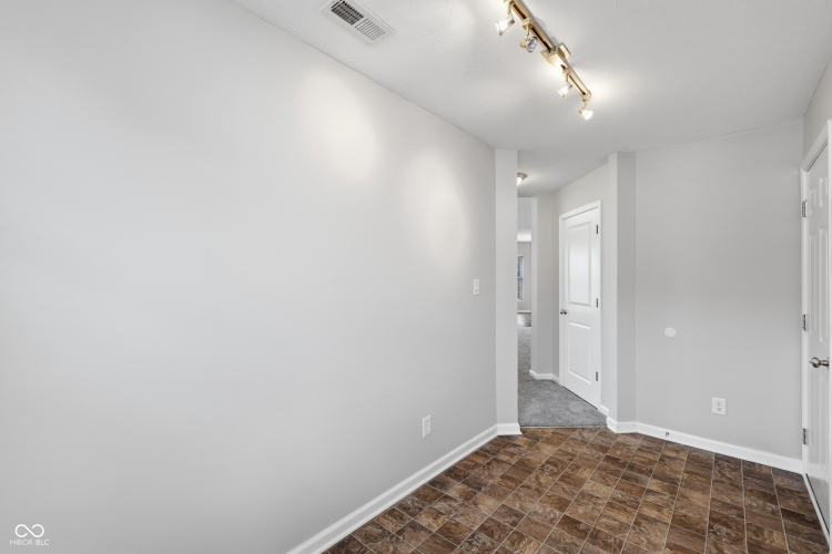 Listing Image 24