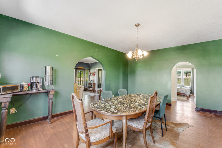 Listing Image 12
