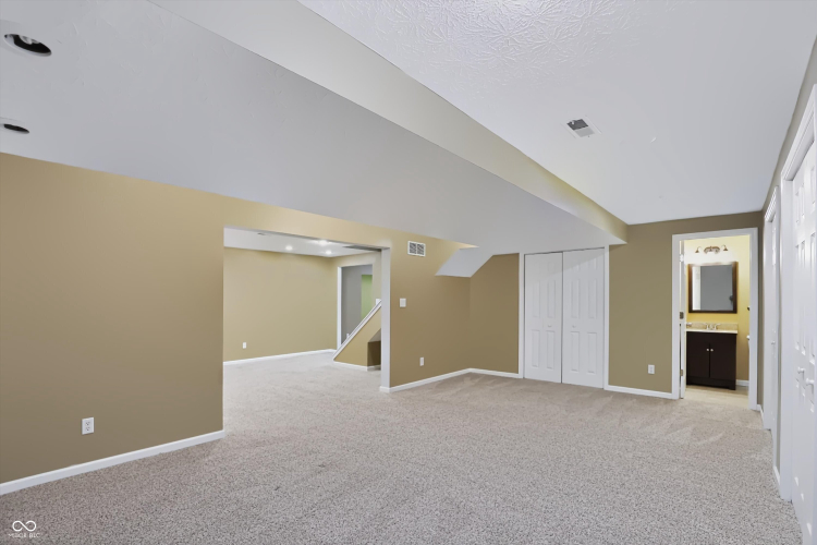 Listing Image 82