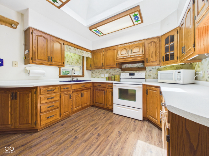 Listing Image 12