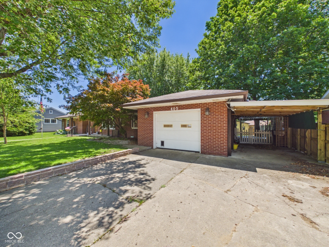 Listing Image 4