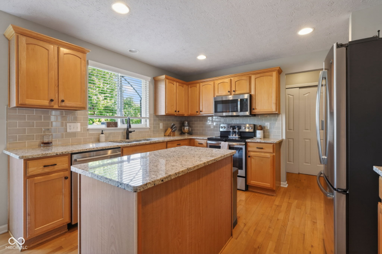 Listing Image 15