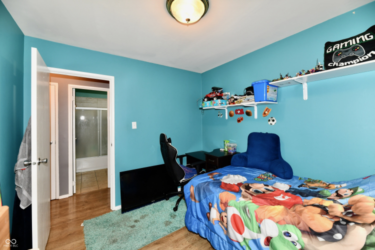 Listing Image 13