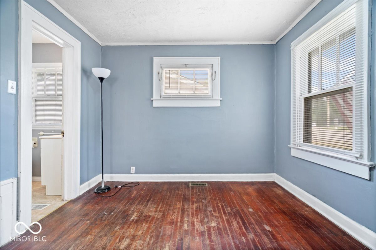 Listing Image 16