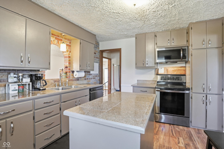Listing Image 14