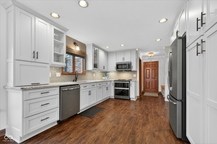 Listing Image 16