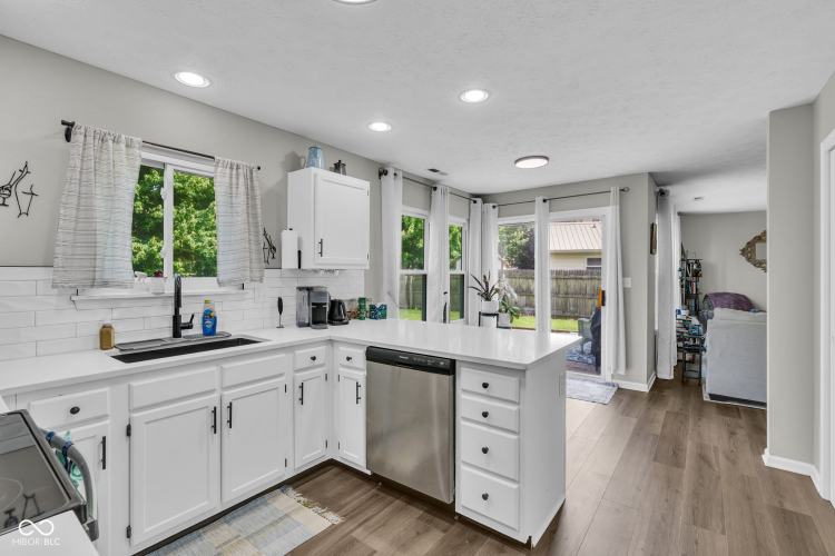 Listing Image 15