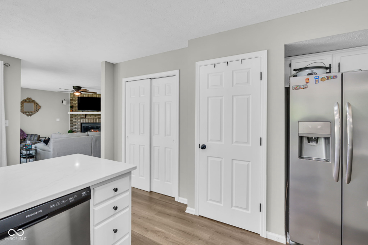 Listing Image 17