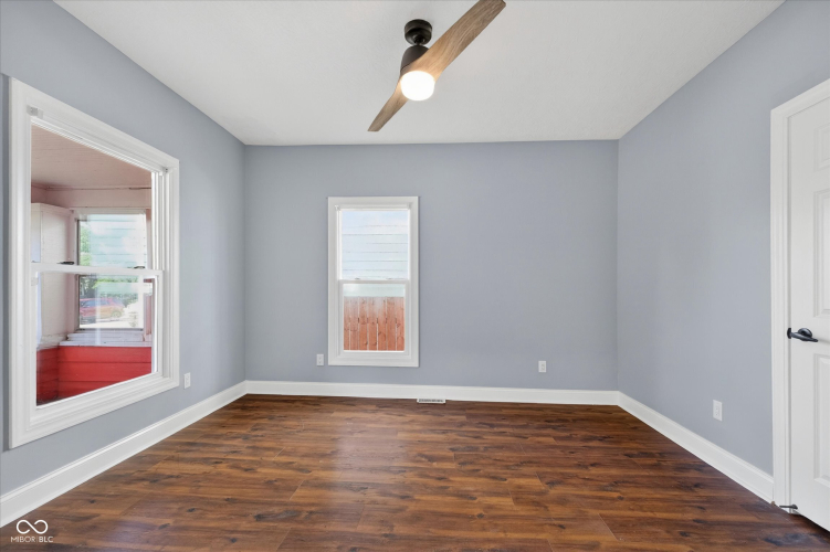 Listing Image 16