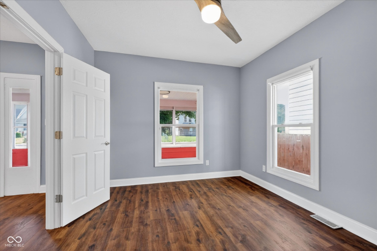 Listing Image 17