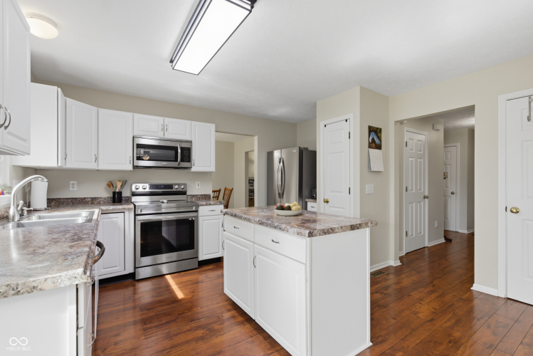 Listing Image 5
