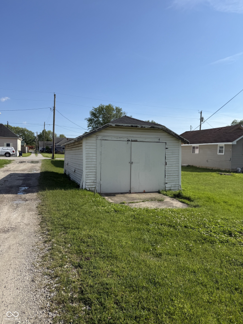 Listing Image 4