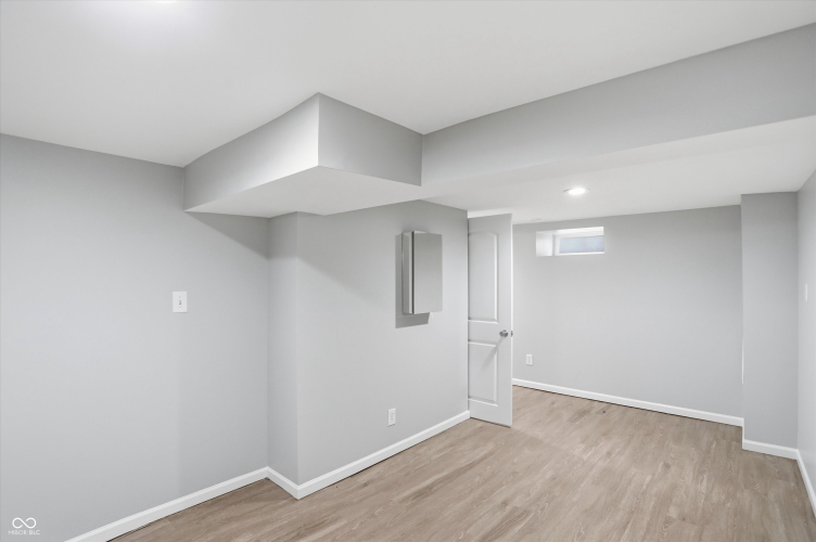 Listing Image 22