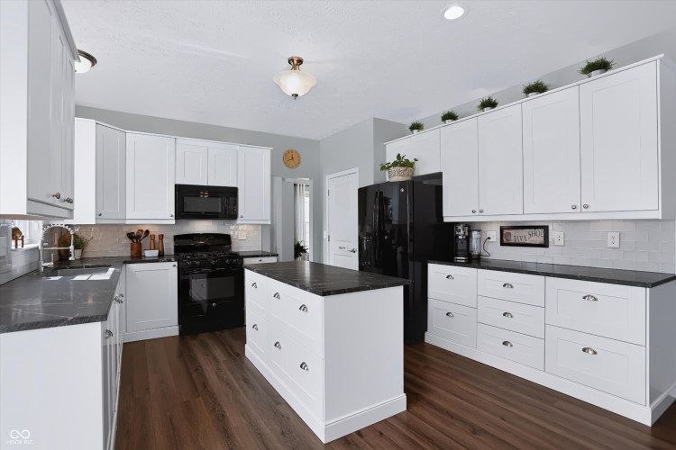 Listing Image 13