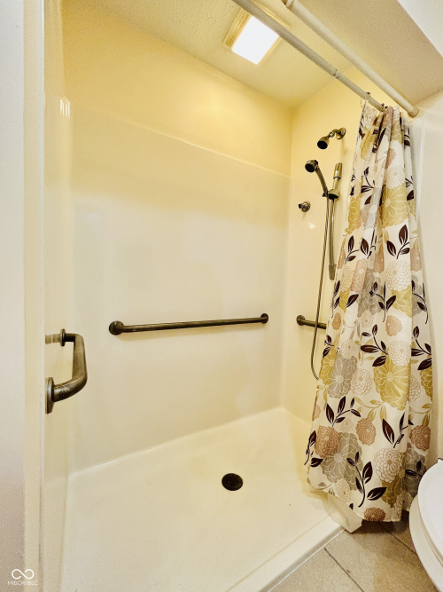 Listing Image 80