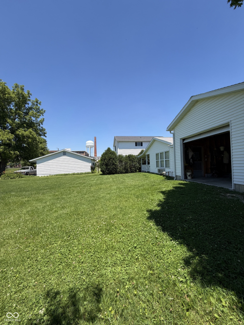 Listing Image 4