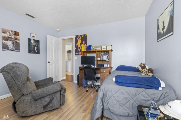 Listing Image 26