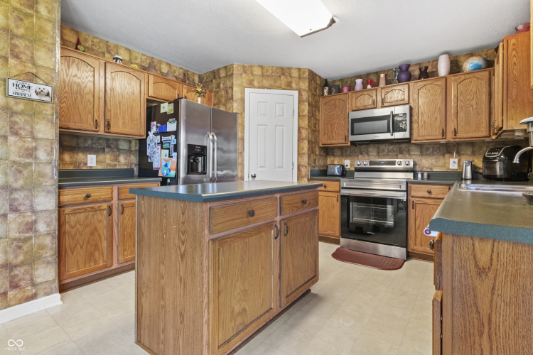 Listing Image 4