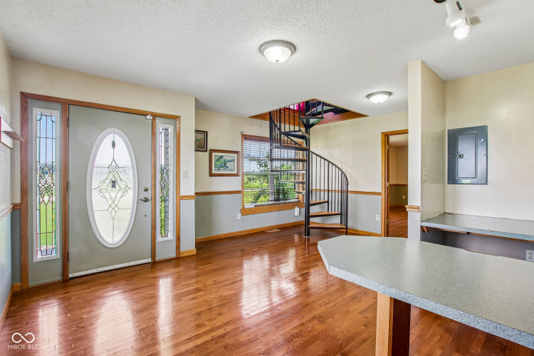 Listing Image 8