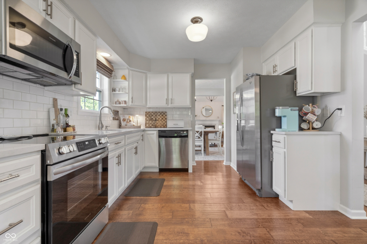 Listing Image 11