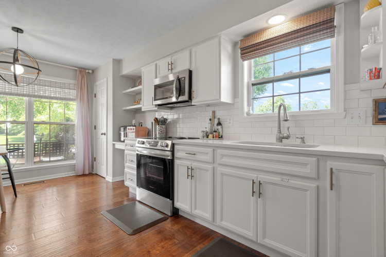 Listing Image 12